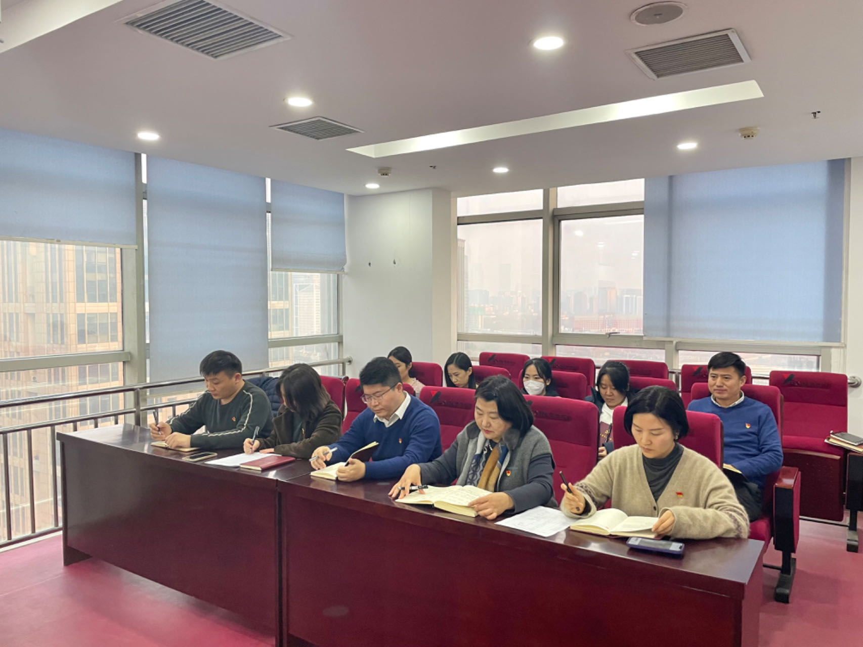 中豫咨詢集團第四黨支部開展“準確把握‘六個必須堅持’ 推動企業(yè)高質(zhì)量發(fā)展”主題黨日活動